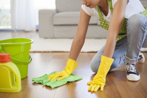 Common sofa cleaning methods for fabric and leather